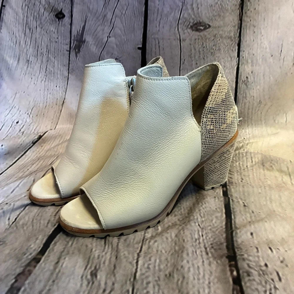SOREL Women’s Leather Beige Snakeprint Nadia Sea Salt Peep Toe Ankle Booties 5.5